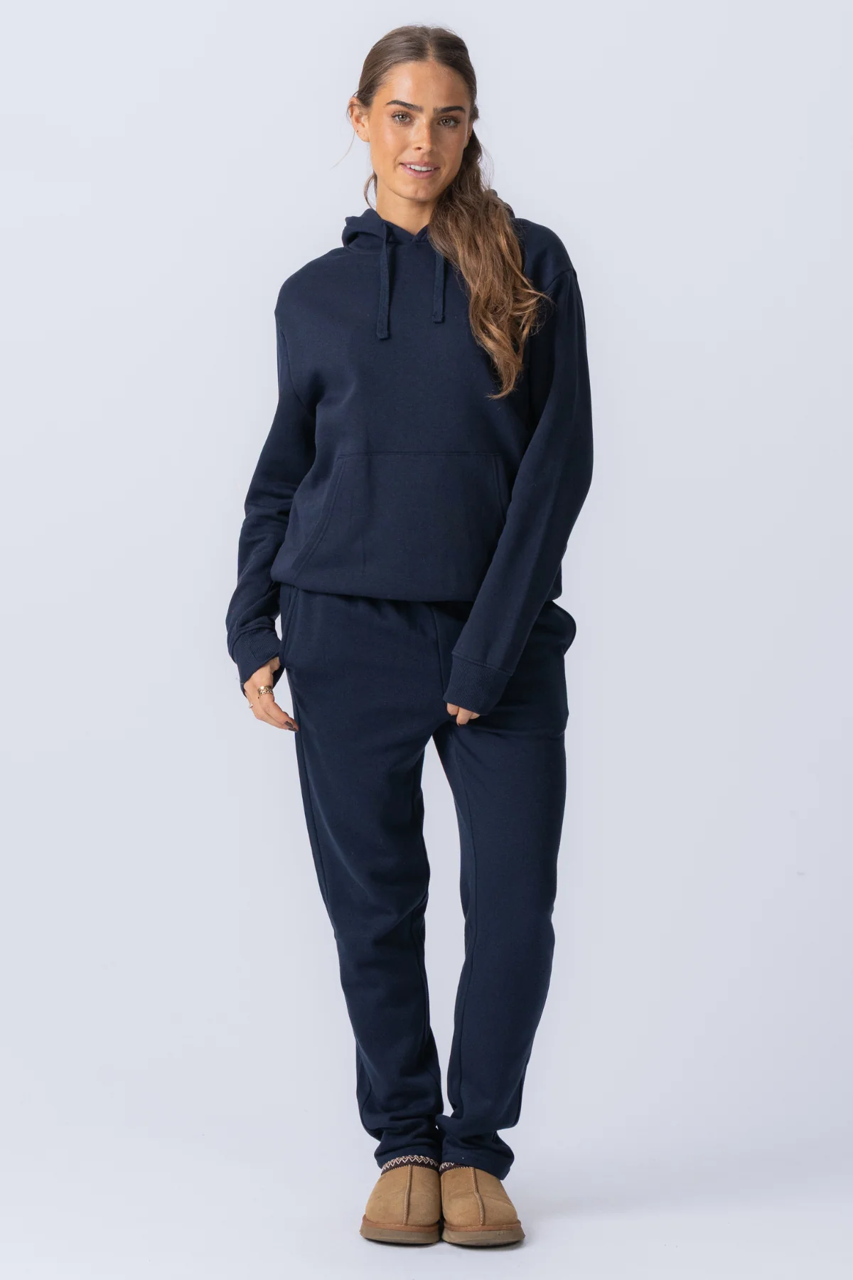 Sweat à capuche essentiel - Marine – Image 7