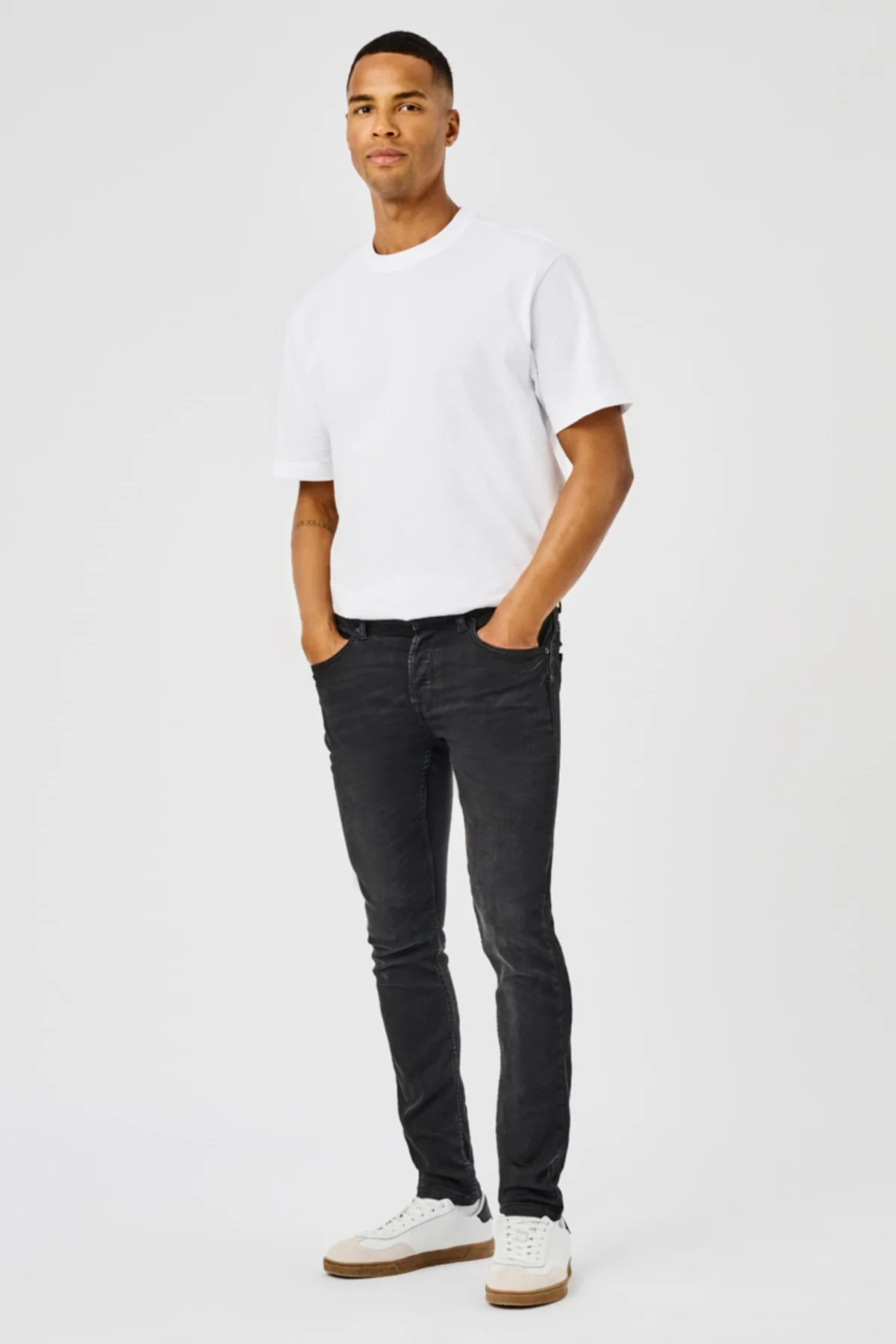Jeans de jogue à mécanisme - denim noir – Image 4