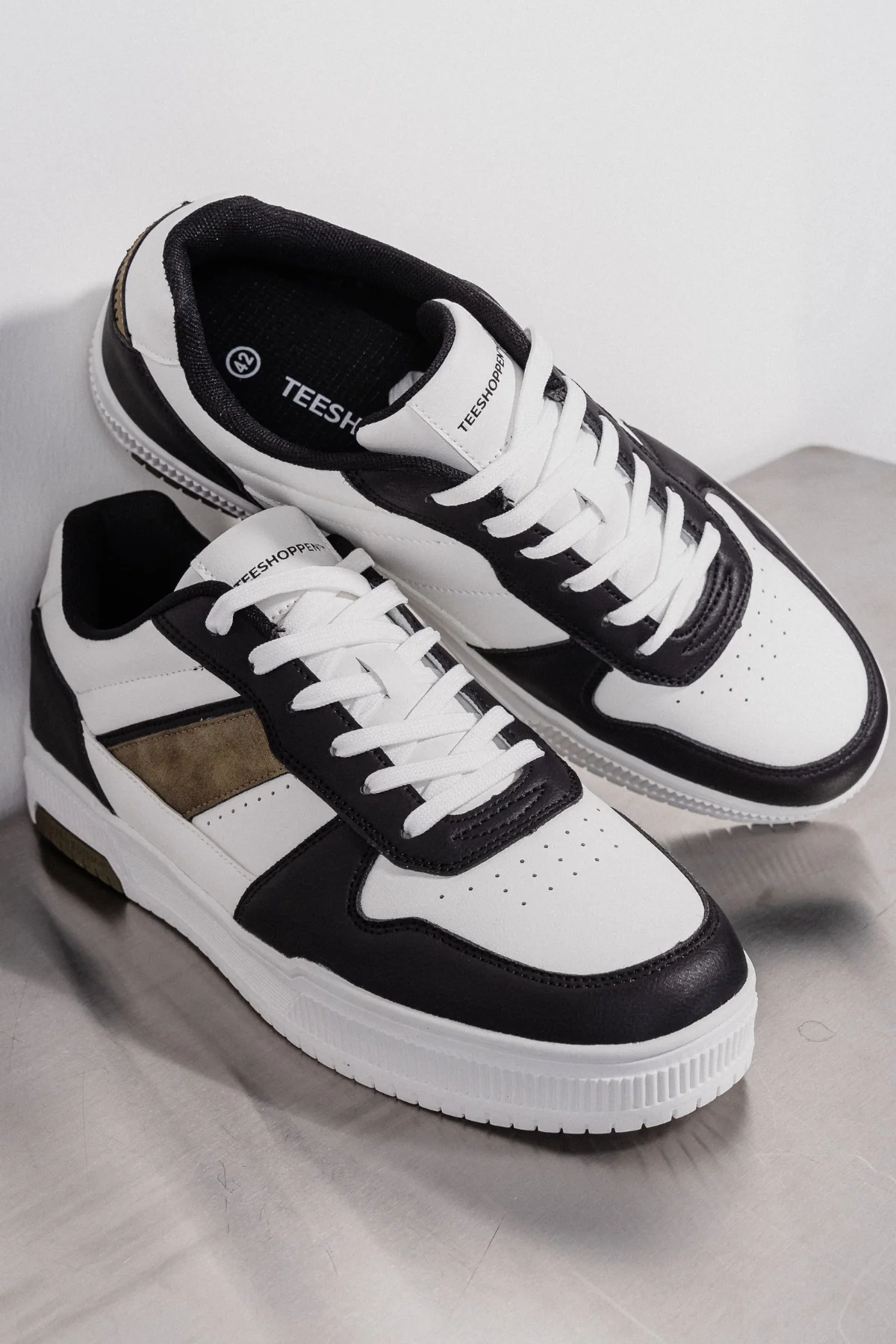 Baskets classiques - blanc/noir/kaki – Image 3