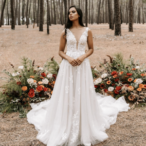 Robe cocktail mariage bohème chic blanche sans manches