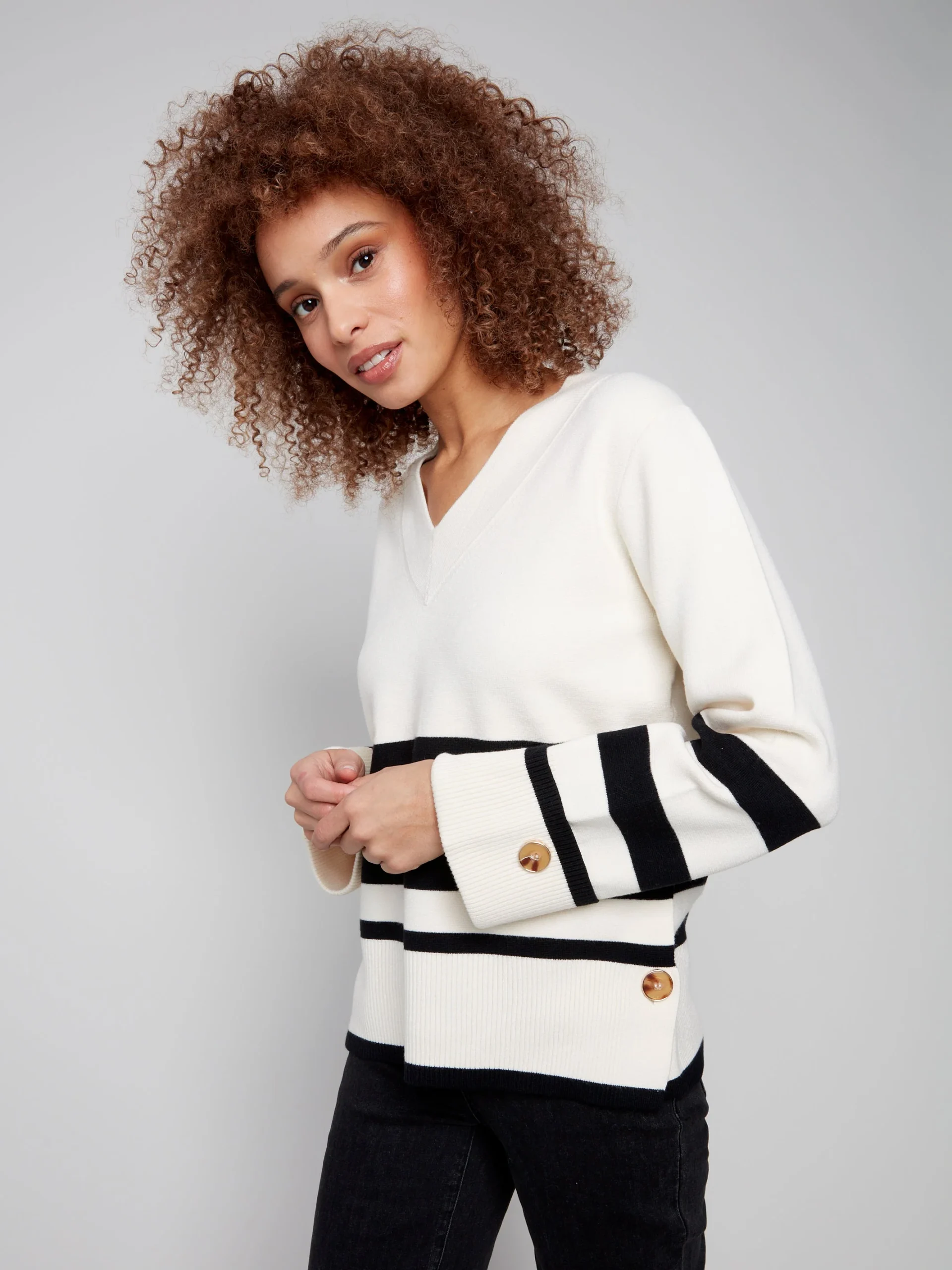 Chandail Tricot Col V Rayé – Image 3