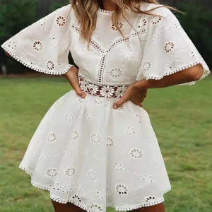 Robe dentelle bohème courte blanche