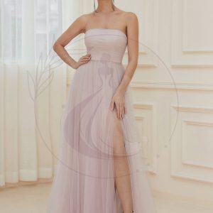 Robe de soirée ligne A en tulle fendue sur le devant