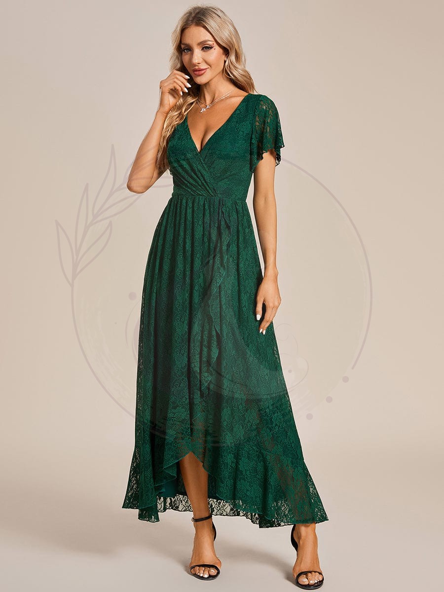 Robe de soirée en dentelle plissée à manches courtes et col en V – Image 3