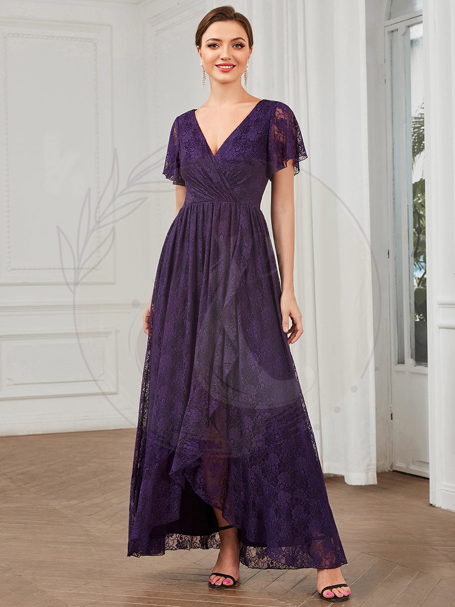 Robe de soirée en dentelle plissée à manches courtes et col en V – Image 7