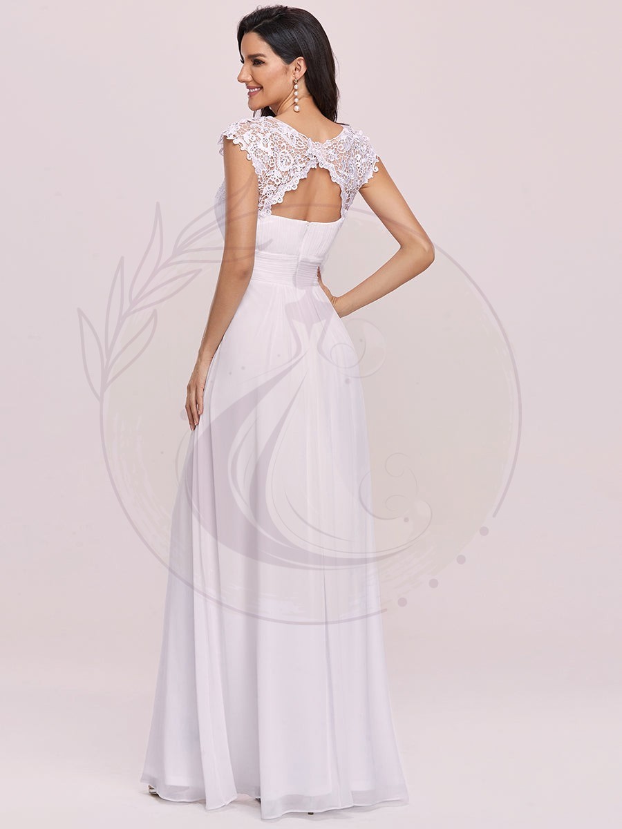 Robe de mariée en mousseline plissée unie avec décorations en dentelle – Image 3