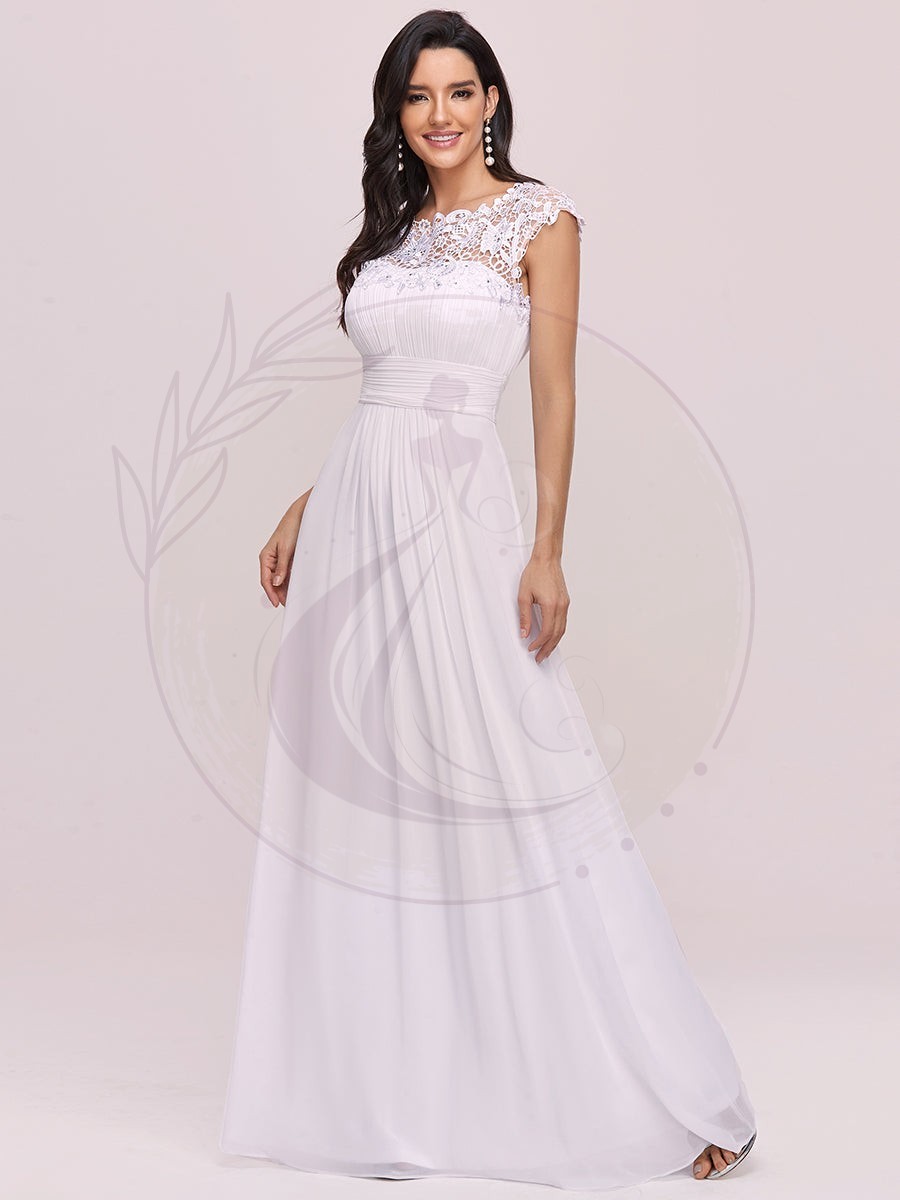 Robe de mariée en mousseline plissée unie avec décorations en dentelle – Image 4