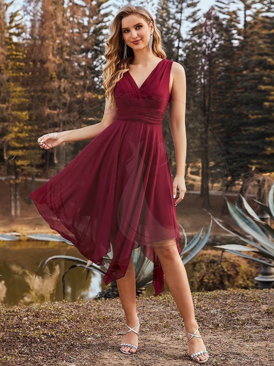 Robe de demoiselle d’honneur en mousseline de soie longueur genou avec ourlet irrégulier – Image 3