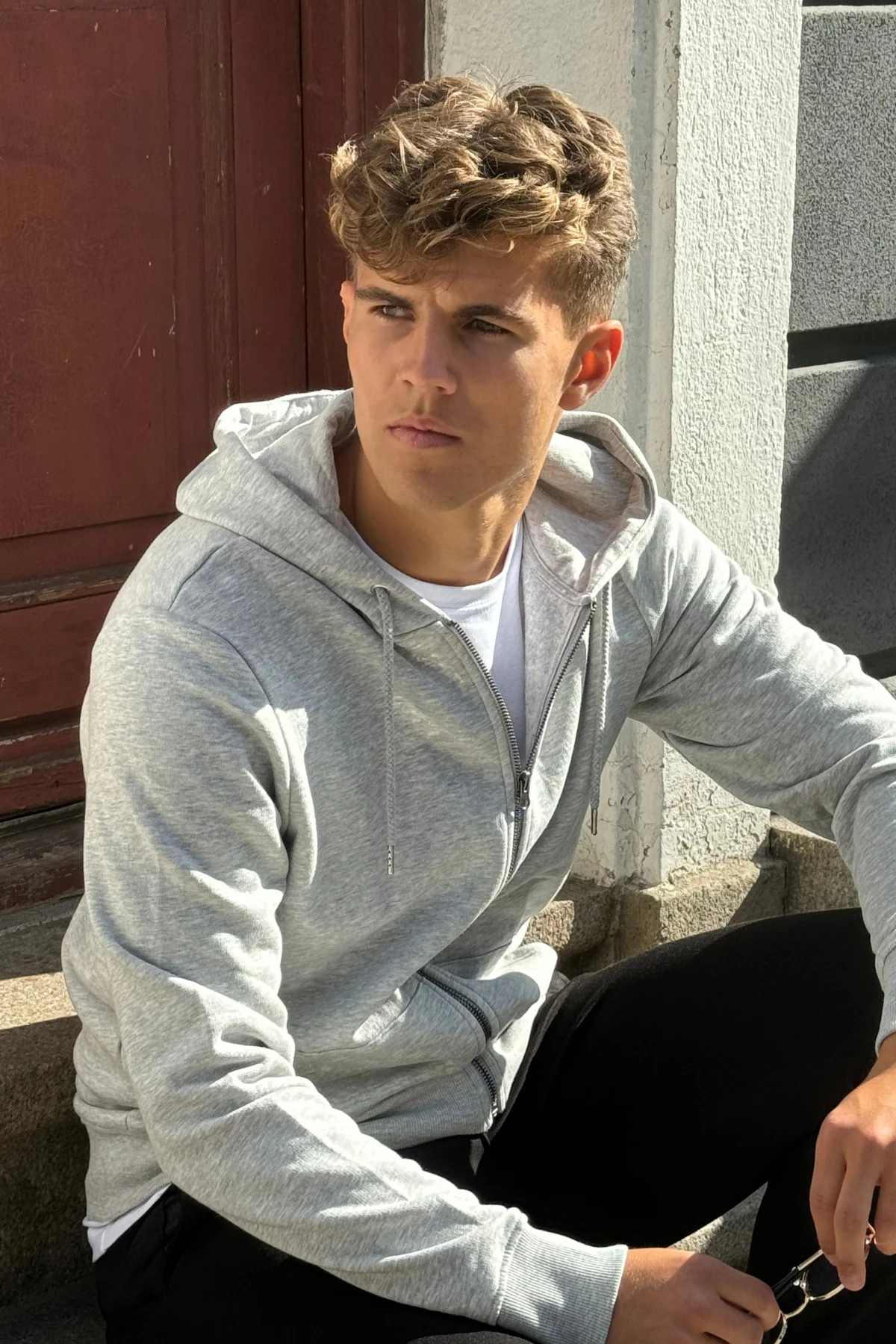 Sweat à capuche zippé - Gris cendré – Image 7