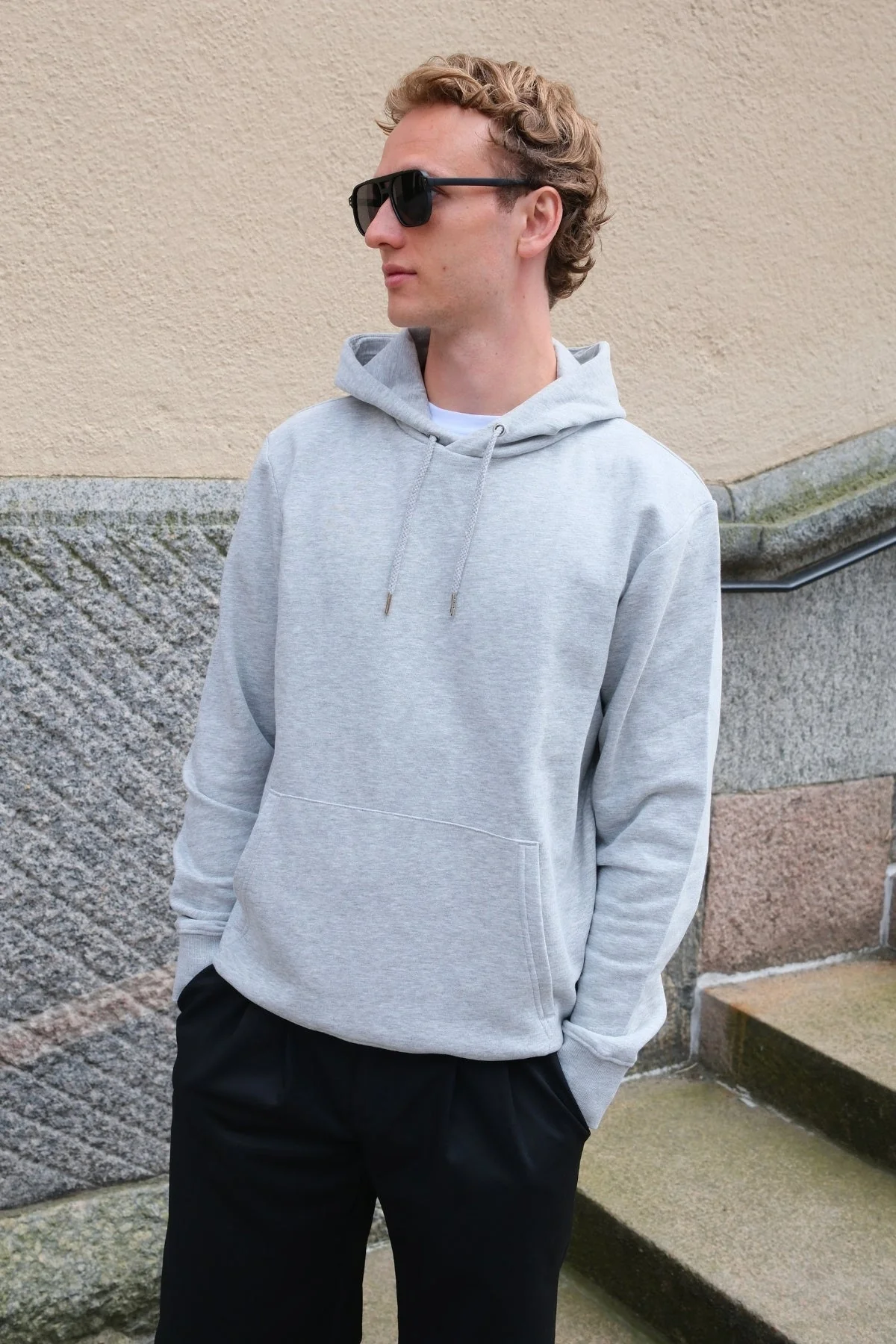 Sweatshirt à capuche - Gris cendré – Image 2