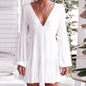 Robe blanche courte décolleté sexy