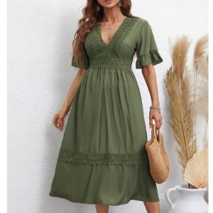 Robe dentelle bohème verte à manches courtes