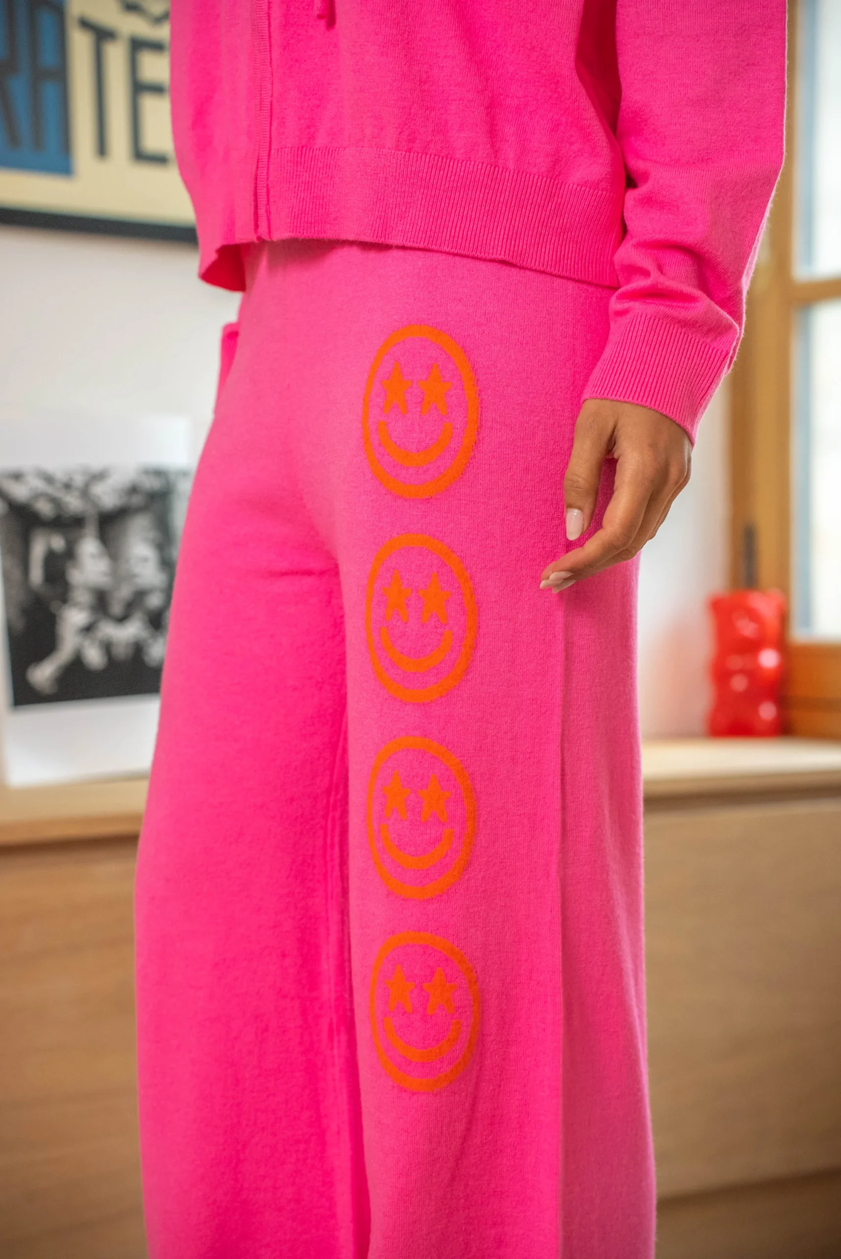 Pantalon en maille à smileys Jena – Image 3