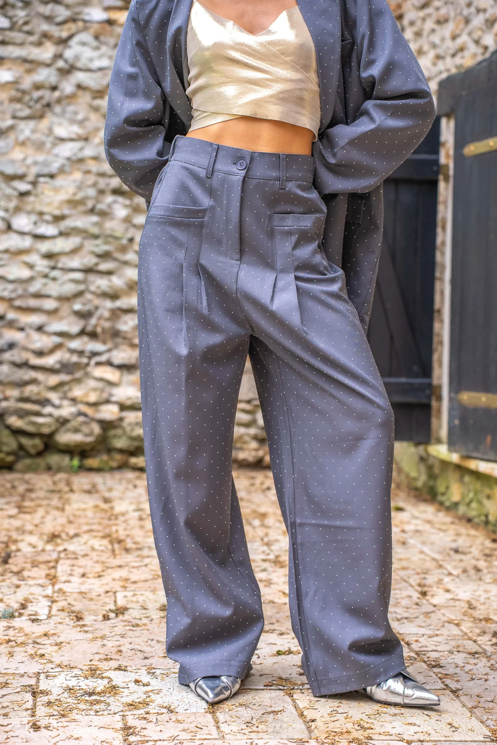 Pantalon taille haute fluide à strass Dalia – Image 2