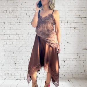 Top Dentelle Tendance Chic - Élégance et Confort